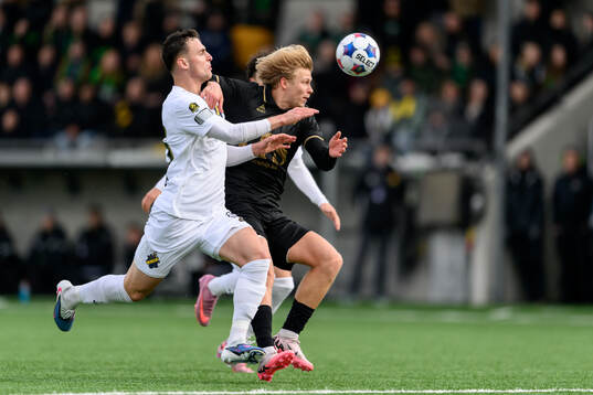 AIKs Áron Csongvai och GAIS Rasmus Niklasson Petrovic