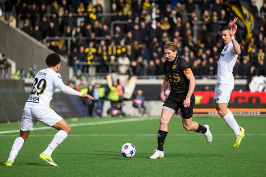 AIKs Kevin Filling  , GAISs August Wängberg AIKs Dino