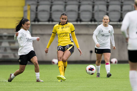 Örebro SKs Nora Törngren och Elfsborgs Julia Gilkes