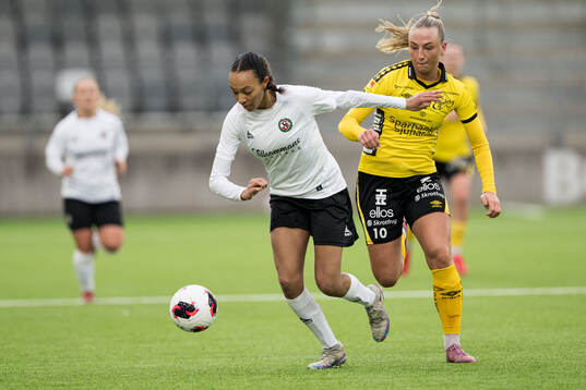 Örebro SKs Olivia Okara och Elfsborgs Stina Jensen