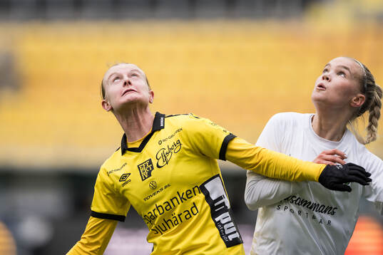Elfsborgs Hanna Jiozon och Örebro SKs Johanna Wikström