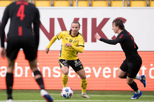 Elfsborgs Niklas Hult och Brommapojkarnas Alex Timossi