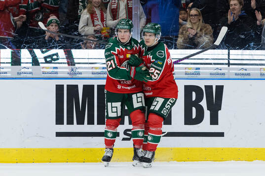 Frölundas Jere Innala och Arttu Ruotsalainen jublar