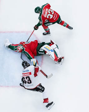 Frölundas målvakt Lars Johansson och Linus Högberg