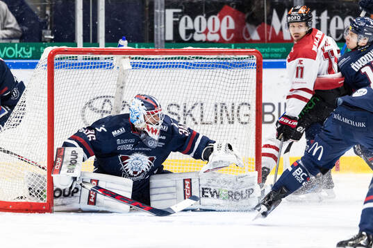 Linköpings målvakt Waltteri Ignatjew och Örebros Kalle