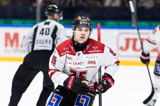 Örebros David Quenneville jublar