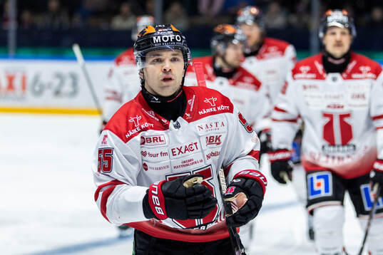 Örebros David Quenneville jublar