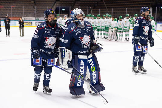 Linköpings Felicia Levin och målvakt Ebba Svensson Träff