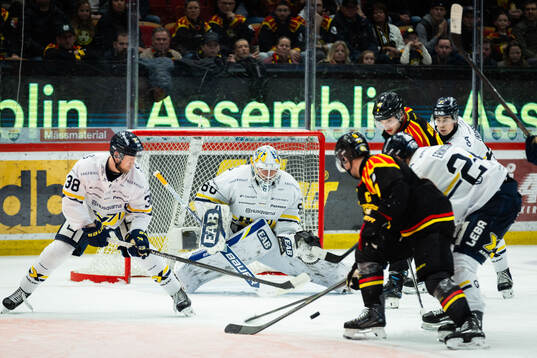 HV71s Olle Alsing, Karl Annborn, Brynäs Johan Larsson och