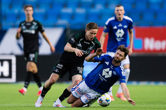 Jonas Svensson of Rosenborg and Vebjørn Hoff of Molde