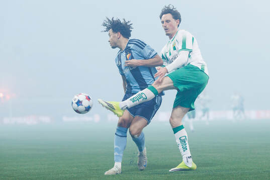 Djurgårdens Mikael Anderson och Hammarbys Noah Persson