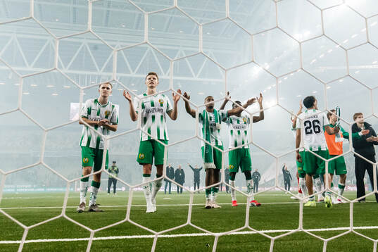 Hammarbys spelare jublar
