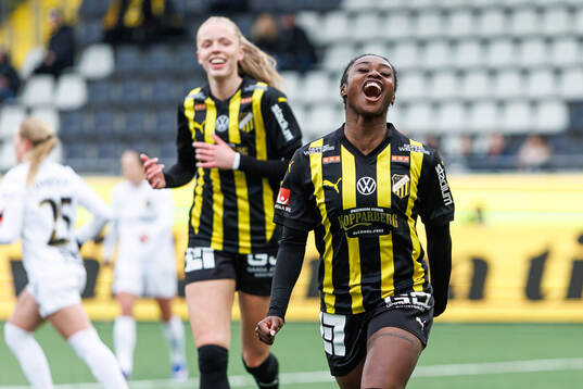 Häckens Monica Jusu Bah jublar