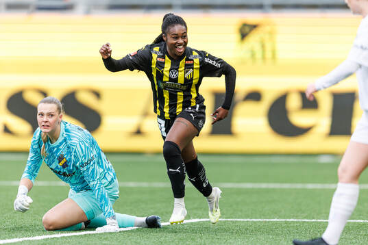 Häckens Monica Jusu Bah jublar