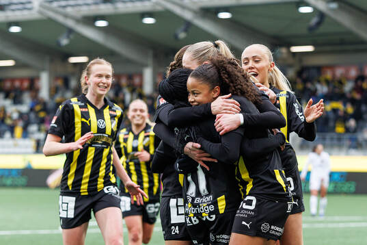 Häckens Monica Jusu Bah jublar