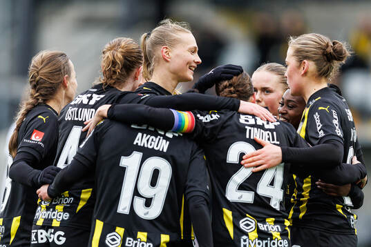 Häckens Monica Jusu Bah jublar