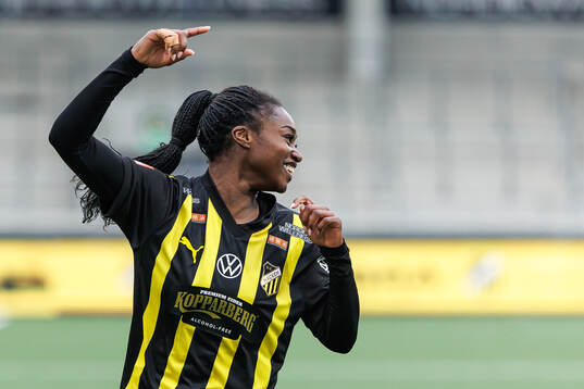 Häckens Monica Jusu Bah jublar