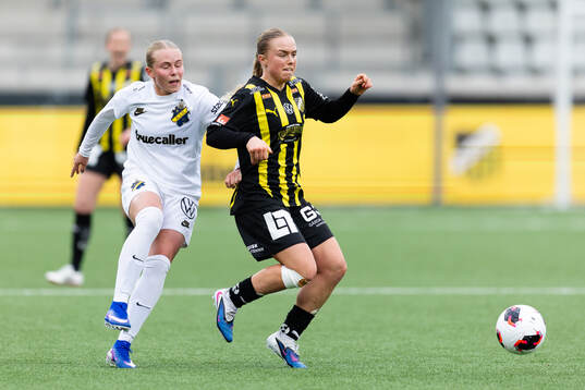 AIKs Nova Selin och Häckens Pernille Sanvig