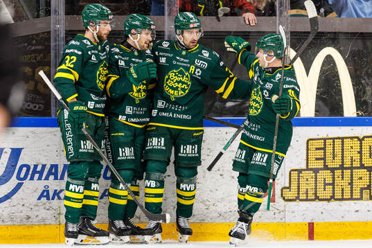 Björklövens Fredrik Forsberg jublar