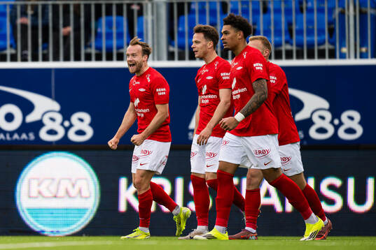 Bård Finne of Brann celebrates