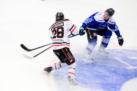 Nybro Vikings Theo Jacobsson och Karlskogas Noel Fransén