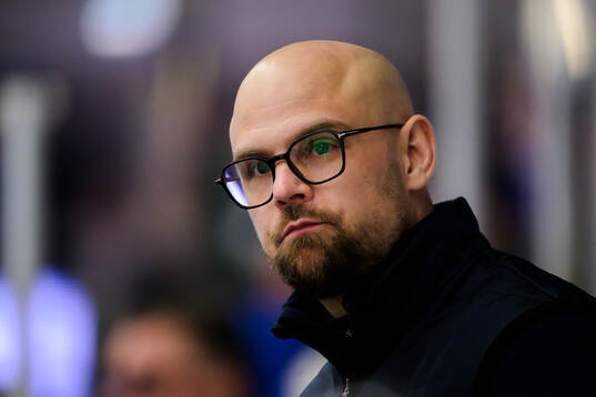 Karlskogas tränare Dennis Hall