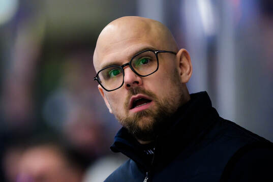 Karlskogas tränare Dennis Hall