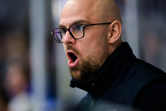 Karlskogas tränare Dennis Hall