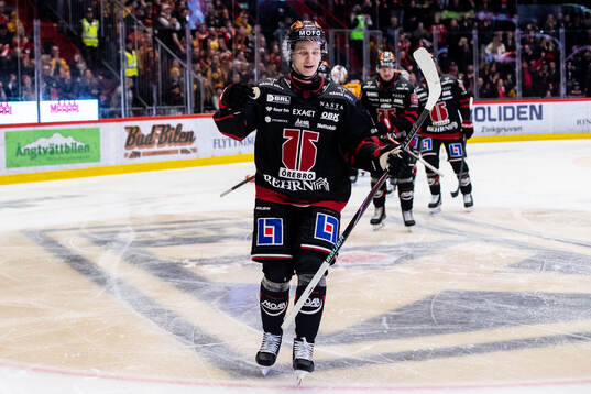 Örebros Patrik Puistola jublar