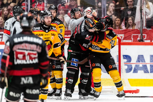 Örebros Christopher Mastomäki och Luleås Jesper Sellgren