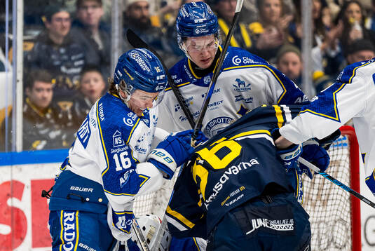 Leksands Rocky Langvardt och Tinus Luc Koblar mot HV71s