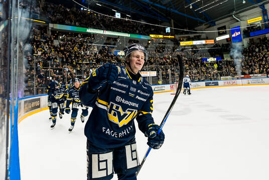 HV71s Martin Johnsen jublar