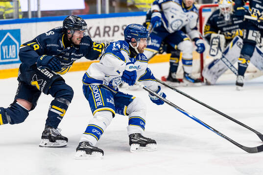 HV71s Niklas Hansson och Leksands Oskar Lang