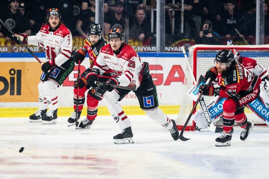 Örebros Milton Oscarson och Luleås Brendan Shinnimin