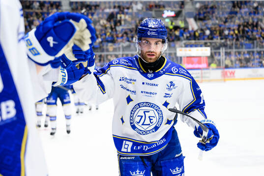 Leksands Oskar Lang jublar