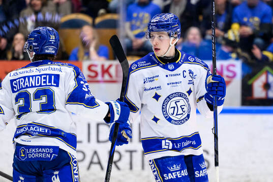 Leksands Lukas Vejdemo jublar