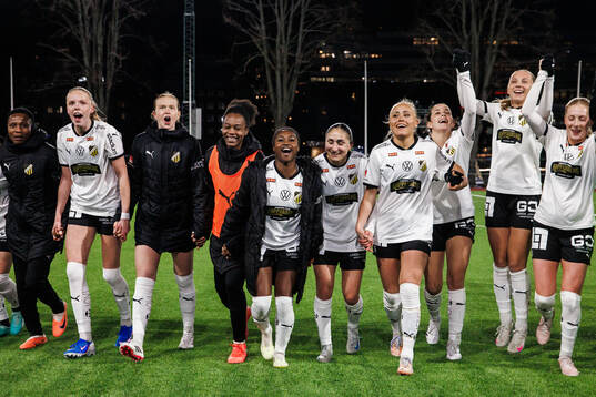 Häckens spelare jublar