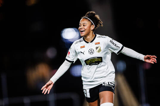 Häckens Felicia Schröder jublar