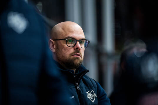 Karlskogas tränare Dennis Hall