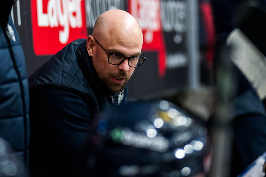 Karlskogas tränare Dennis Hall