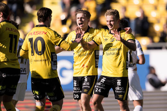 Elfsborgs Gottfrid Rapp och Frederik Ihler jublar