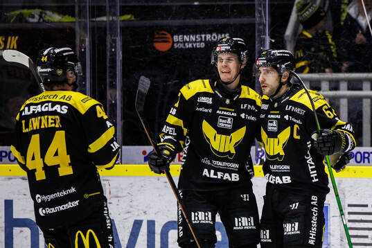 Västerås Konstantin Komarek jublar