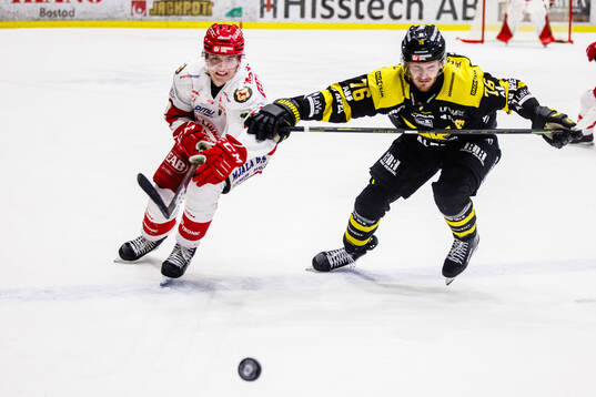 Troja/ Ljungbys Tom Hedberg och Västerås Oskar Kvist