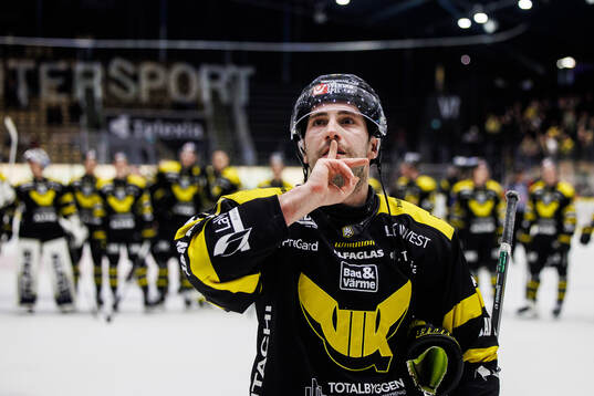 Västerås Konstantin Komarek jublar