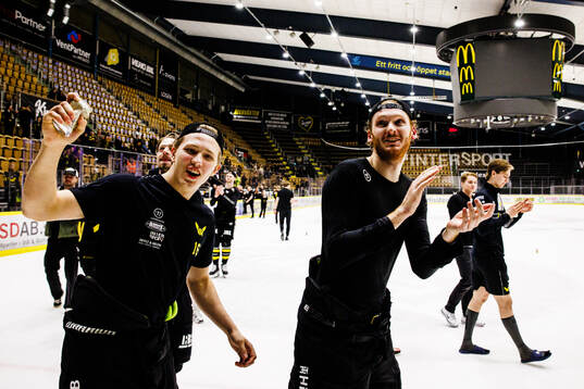 Västerås Victor Pantzare och Oskar Kvist jublar