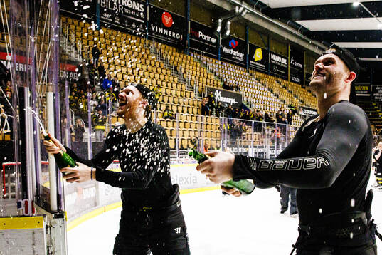 Västerås Oskar Kvist jublar