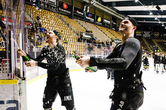 Västerås Oskar Kvist jublar