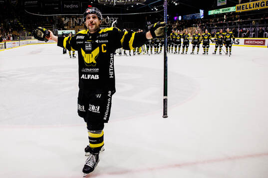 Västerås Konstantin Komarek jublar