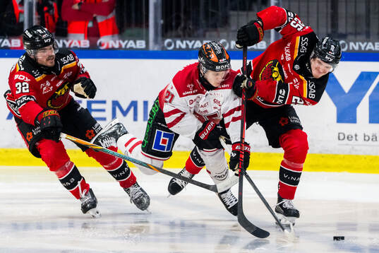 Luleås Oscar Engsund och Filip Eriksson samt Örebros