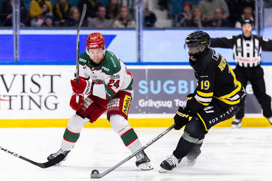 AIKs Daniel Muzito Bagenda och Modos Kyle Topping